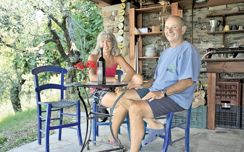 Ο Chris και η Kathryn Wicks, από τη Βρετανία, ζουν και δραστηριοποιούνται στο Πήλιο εδώ και εννέα χρόνια.