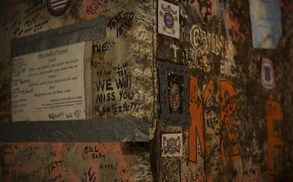 Γκράφιτι για τα θύματα της 11ης Σεπτεμβρίου με αφορμή τα εγκαίνια του Μουσείου-Mνημείου στις 21 ΜαΪου. Ενα μουσείο που υψώνεται στο "Σημείο Μηδέν" ( Ground Zero) αφιερωμένο στην επίθεση της 11ης Σεπτεμβρίου.