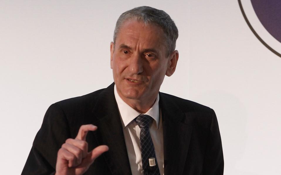 «Ο ΟΠΑΠ συνέβαλε ουσιαστικά στη διαδικασία εκχώρησης αδειών της ελληνικής πολιτείας, καταβάλλοντας 560 εκατ. ευρώ για την απόκτηση της άδειας των VLTs», λέει ο πρόεδρος και διευθύνων σύμβουλος του Οργανισμού, Καμίλ Ζίγκλερ.