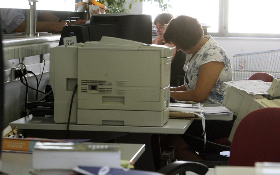 Από τα 2,6 εκατομμύρια των οφειλετών, έχουν ενταχθεί στις ρυθμίσεις λιγότεροι από 153.000.