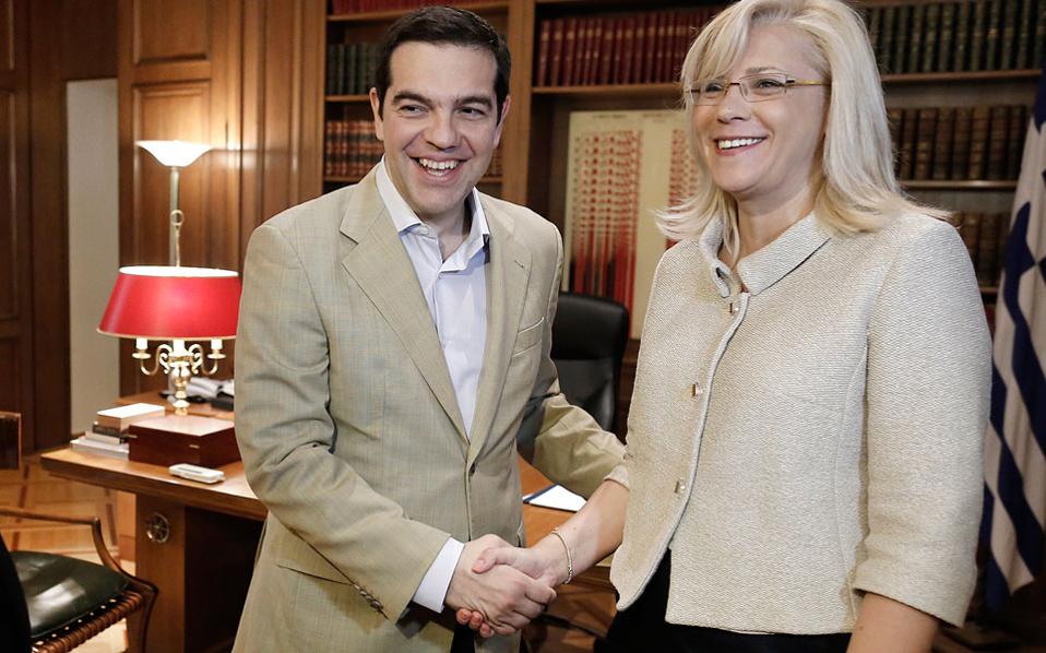 Ο πρωθυπουργός υποδέχθηκε χθες στο Μαξίμου την επίτροπο Περιφερειακής Πολιτικής της Ε.Ε. Κορίνα Κρετού.