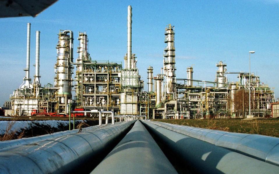 Η νέα βουτιά της τιμής του πετρελαίου κατά 4,9%, στα 31,97 δολάρια ανά βαρέλι, αναζωπύρωσε την ανησυχία και τις πιέσεις στα ευρωπαϊκά χρηματιστήρια.