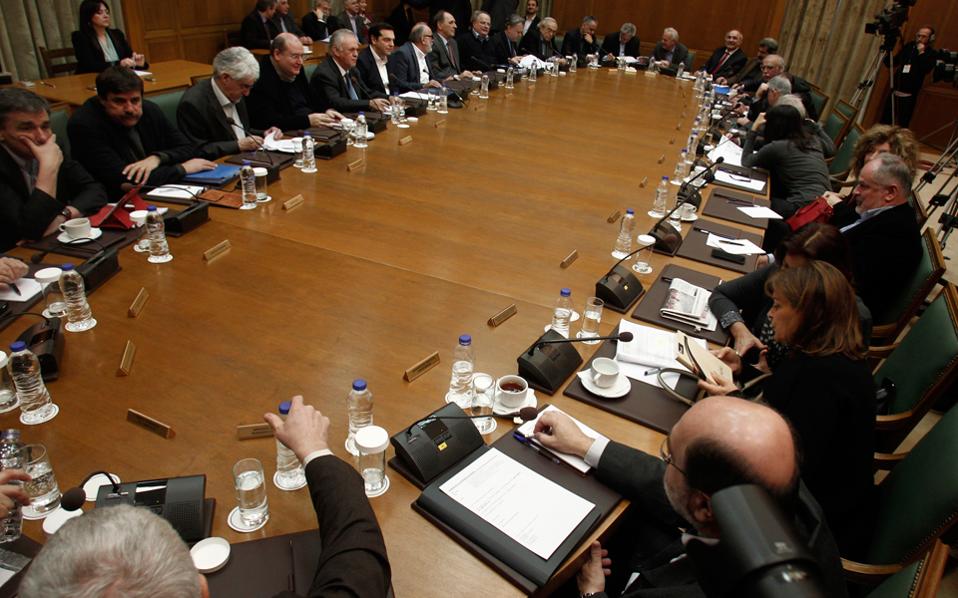 Ο κ. Τσίπρας επιθυμεί οι αλλαγές στο κυβερνητικό σχήμα να γίνουν μετά την ψήφιση στη Βουλή των νομοσχεδίων για την ολοκλήρωση της αξιολόγησης.