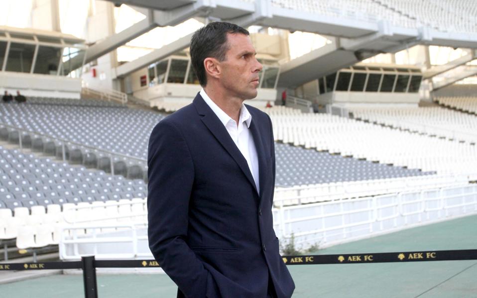 Παρελθόν από την ΑΕΚ αποτελεί από χθες βράδυ, ο Γκουστάβο Πογιέτ (φωτ.) και σήμερα αναμένεται να καθίσει στον πάγκο της Ενωσης για τον α΄ ημιτελικό του Κυπέλλου κόντρα στον Ατρόμητο, ο Στέλιος Μανωλάς.