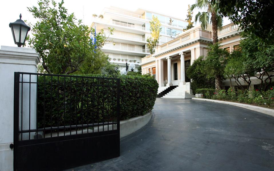 Φόβοι Μαξίμου για παρενέργειες στην Ελλάδα