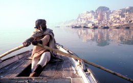 Σκηνή από την εμβληματική ταινία «Forest of Bliss» του Robert Gardner, που θα προβληθεί με αφορμή τη συμπλήρωση 30 χρόνων από τη δημιουργία της.