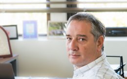 «Εμείς στον ΑΒ ούτε “κούρεμα” κάνουμε και τους προμηθευτές τούς πληρώνουμε. Και πράττουμε ό,τι συμφωνούμε μαζί τους. Εμείς κάνουμε τη δουλειά μας», λέει στην «Κ» ο κ. Βρεττάκος.