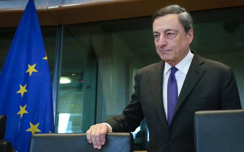 Ο Ιταλός πρόεδρος της Ευρωπαϊκής Κεντρικής Τράπεζας (ΕΚΤ), Μάριο Ντράγκι, εκ της θέσεώς του, αλλά και λόγω καταγωγής, είναι ο καλύτερα ενημερωμένος Ευρωπαίος αξιωματούχος σχετικά με το πρόβλημα του ιταλικού τραπεζικού συστήματος.