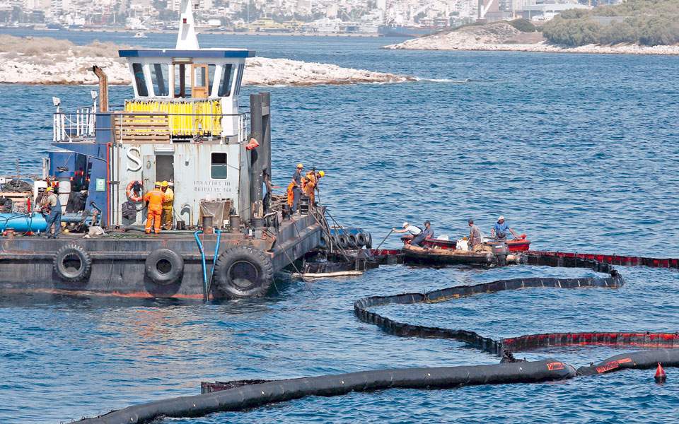 Το ναυάγιο φέρνει στο φως λαθραία διακίνηση καυσίμων Το ναυάγιο φέρνει στο φως λαθραία διακίνηση καυσίμων