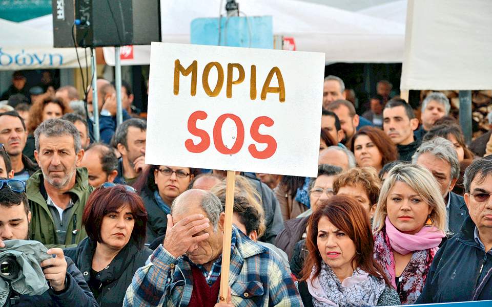 Αποτέλεσμα εικόνας για μυτιλήνη κάτοικοι μετανάστες