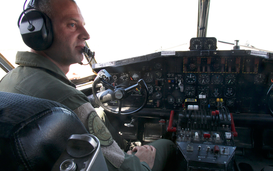 Πατέρας και γιος στα ίδια Canadair-1