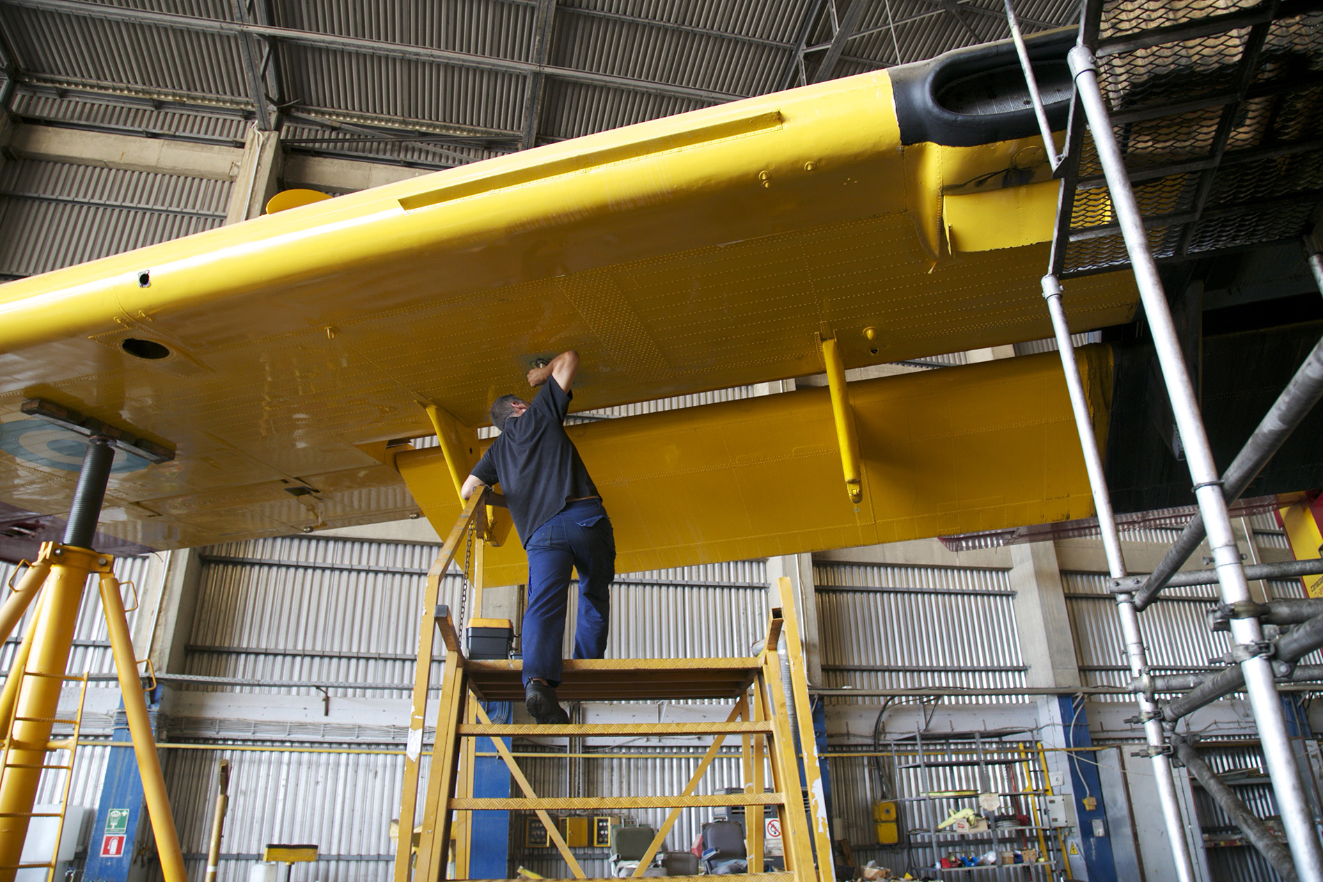 Πατέρας και γιος στα ίδια Canadair-5