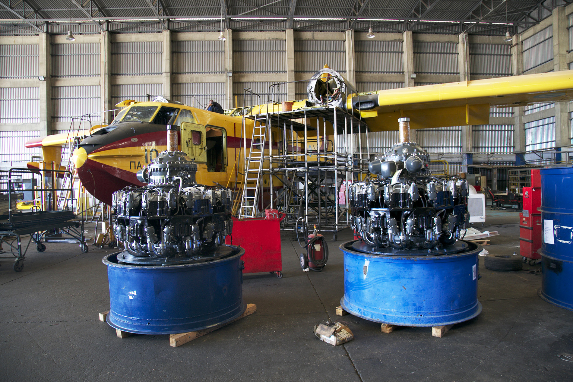 Πατέρας και γιος στα ίδια Canadair-3