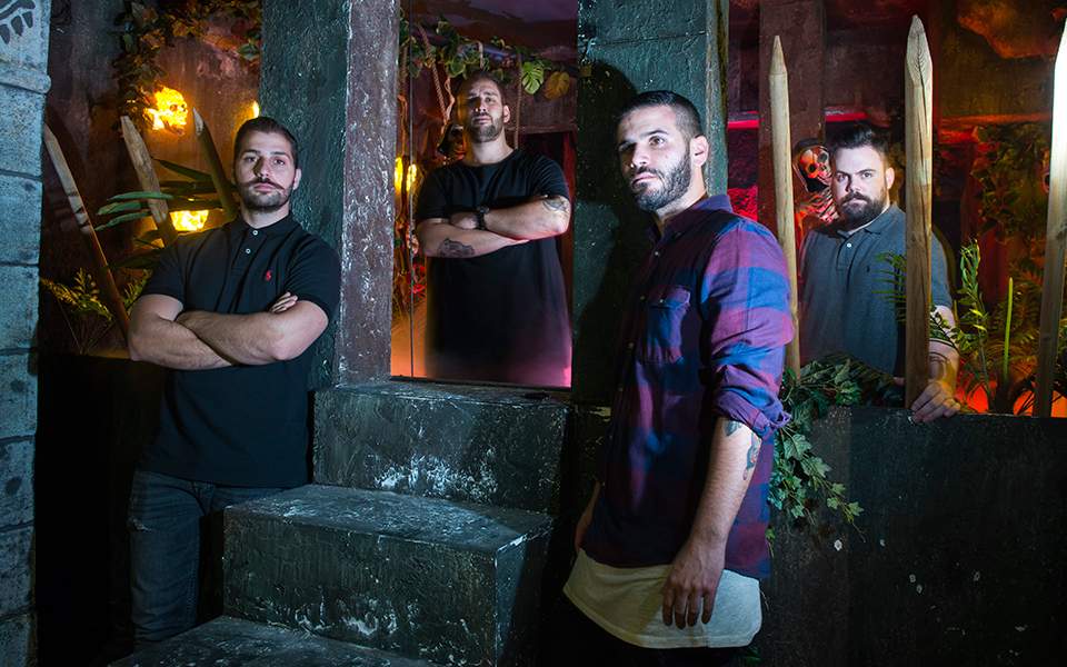 οι σιδηρουργοί αυτός ο γοητευτικός άντρας εταιρεία γνωριμιών κεντρική ακτή
