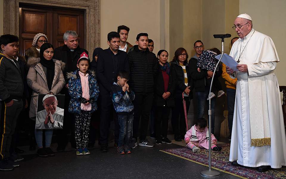 vatican_pope_refugees_61163jpg-832e4