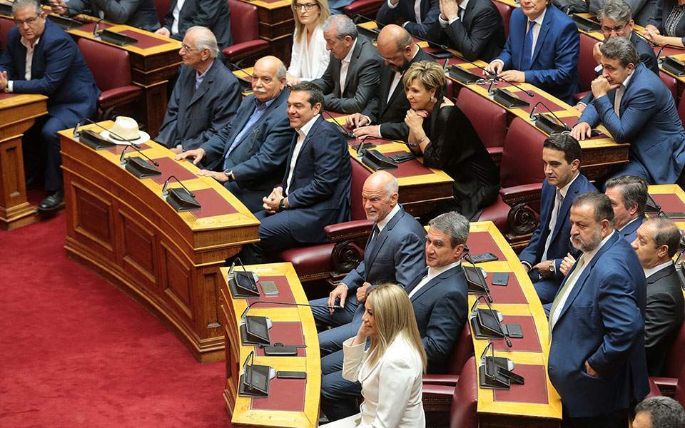 Ασκήσεις ισορροπίας για το Κίνημα Αλλαγής
