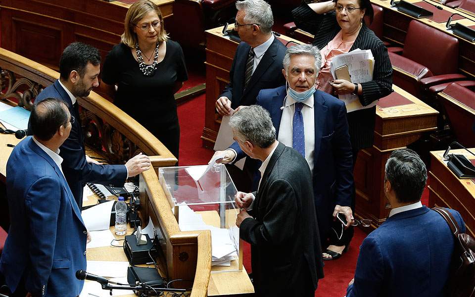 Για λαθροχειρία σε απευθείας μετάδοση κάνει λόγο ο ΣΥΡΙΖΑ