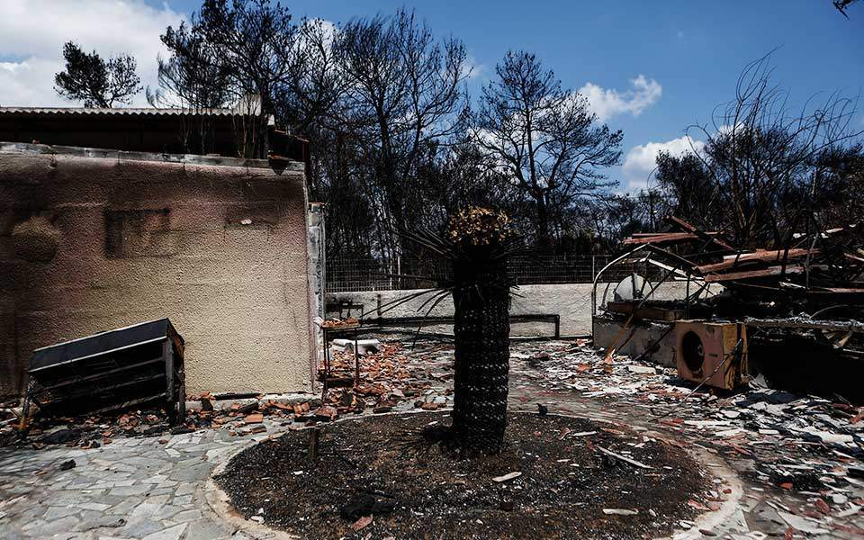 Μάτι: Λύση στο πρόβλημα των εκκρεμών κατεδαφίσεων