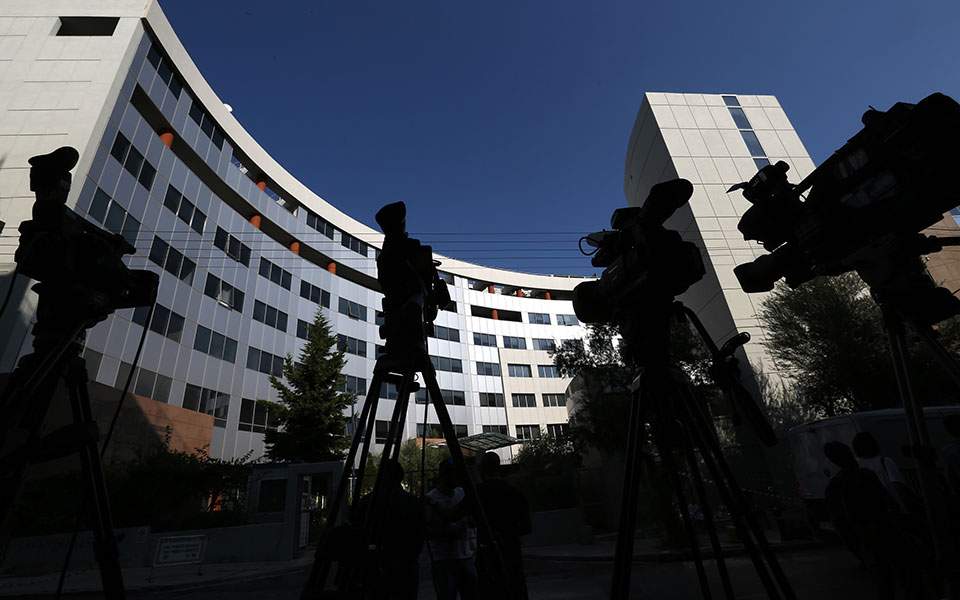 Καλογρίτσας «δείχνει» Παππά 1