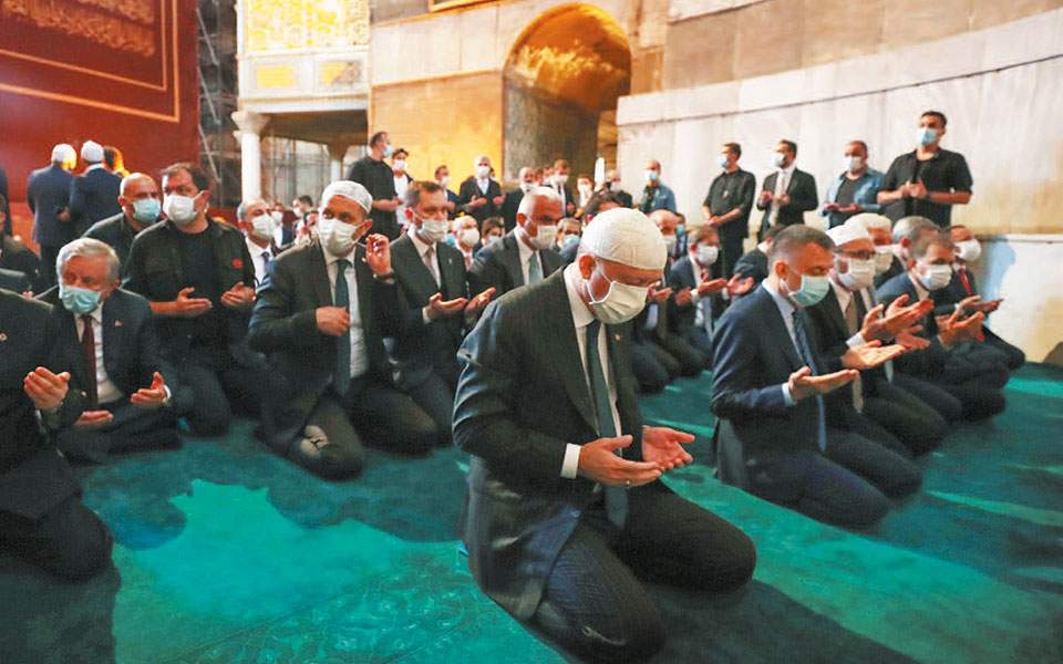 Καθολική καταδίκη και κατακραυγή από τον πολιτικό κόσμο για τη φιέστα Ερντογάν