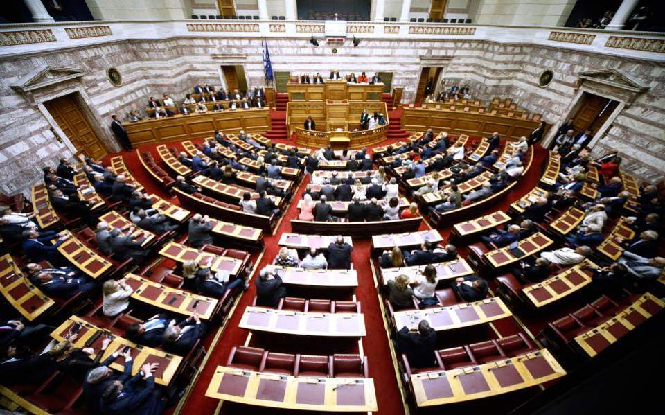 Βουλή: Ανησυχία για δεύτερο κύμα της πανδημίας και την επιστροφή στα σχολεία