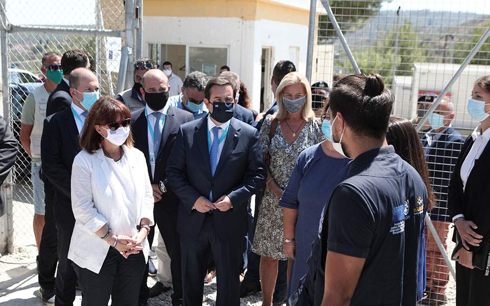 Τη νέα υγειονομική μονάδα του ΚΥΤ Μόριας επισκέφθηκε η Πρόεδρος της Δημοκρατίας