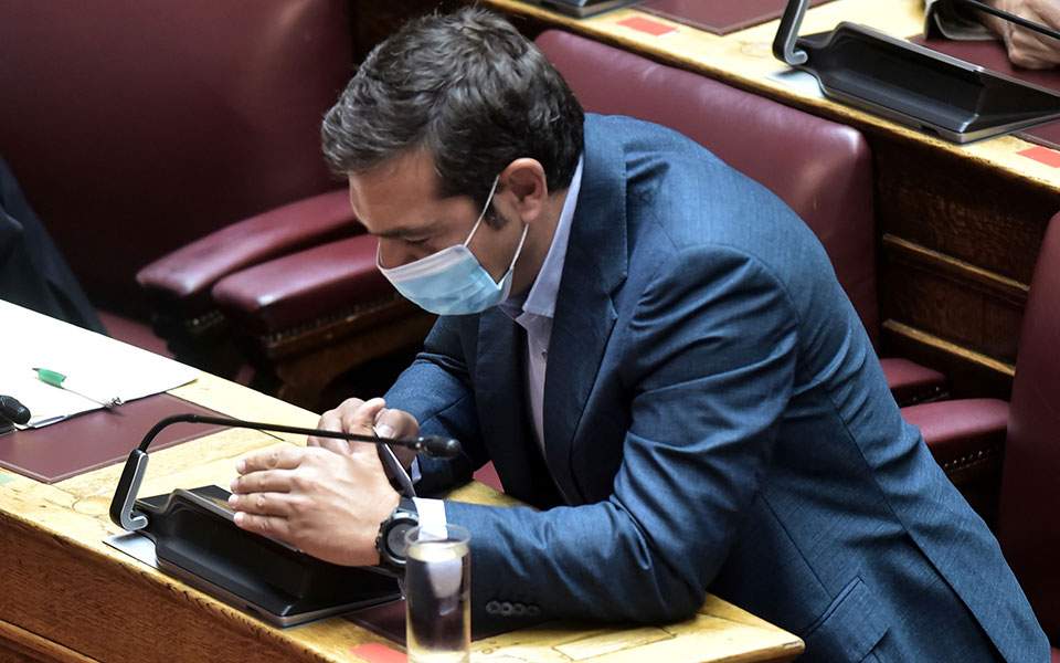 Ανακατεύει την εσωκομματική τράπουλα ο Τσίπρας